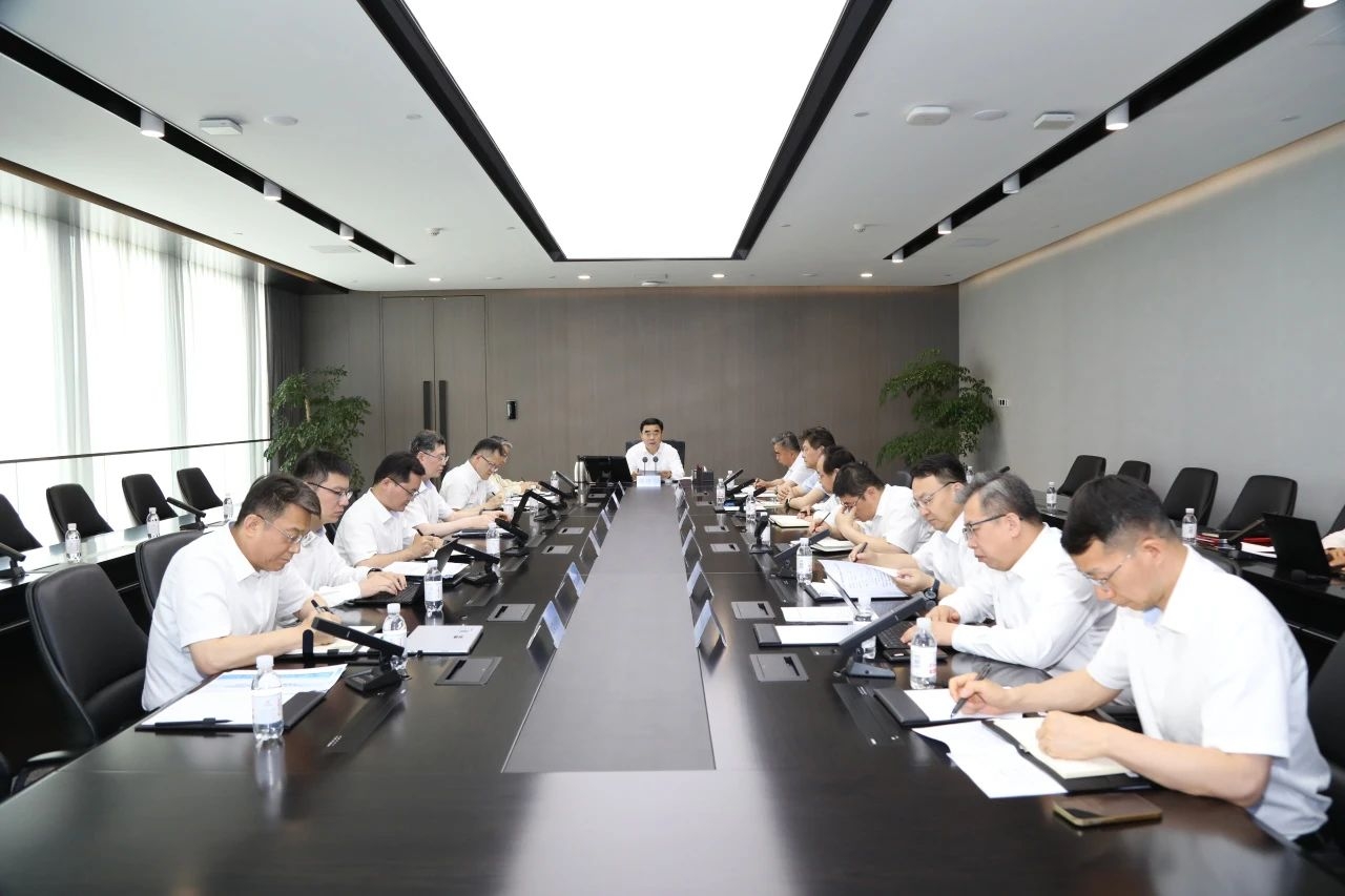 山東重工黨委召開(kāi)會(huì)議 認(rèn)真學(xué)習(xí)習(xí)近平總書(shū)記重要講話重要指示精神 研究公司章程修訂等事宜